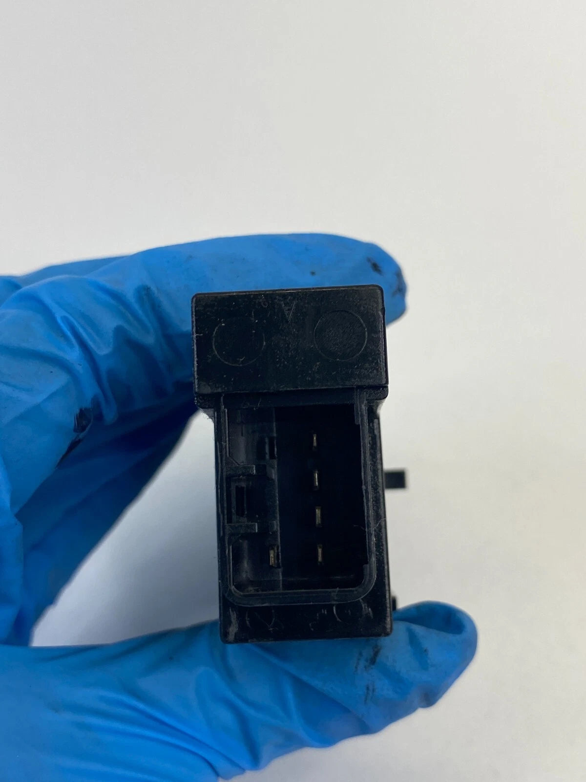 1992-1996 TOYOTA CAMRY REAR WINDSHIELD DEFROSTER CONTROL BUTTON SWITCH ASSEMBLY