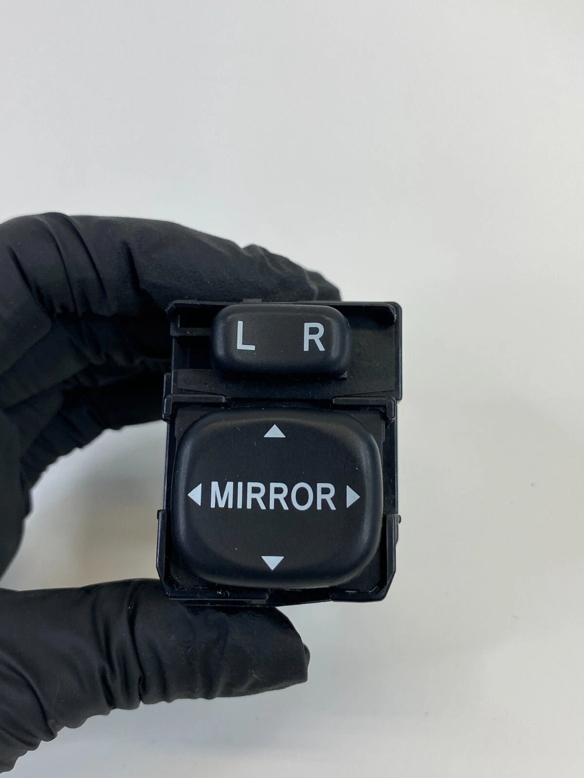 01-07 TOYOTA HIGHLANDER POWER SIDE VIEW DOOR MIRROR CONTROL SWITCH BUTTON OEM