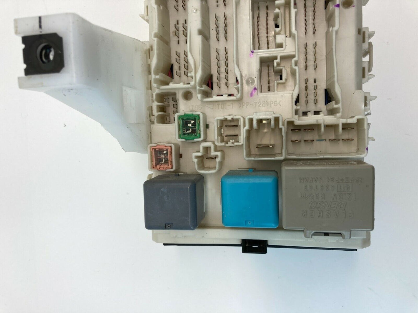 2004-2009 Toyota Prius 1.5L L4 DOHC 16V HYBRID Underdash Fuse Box Relay Unit OEM