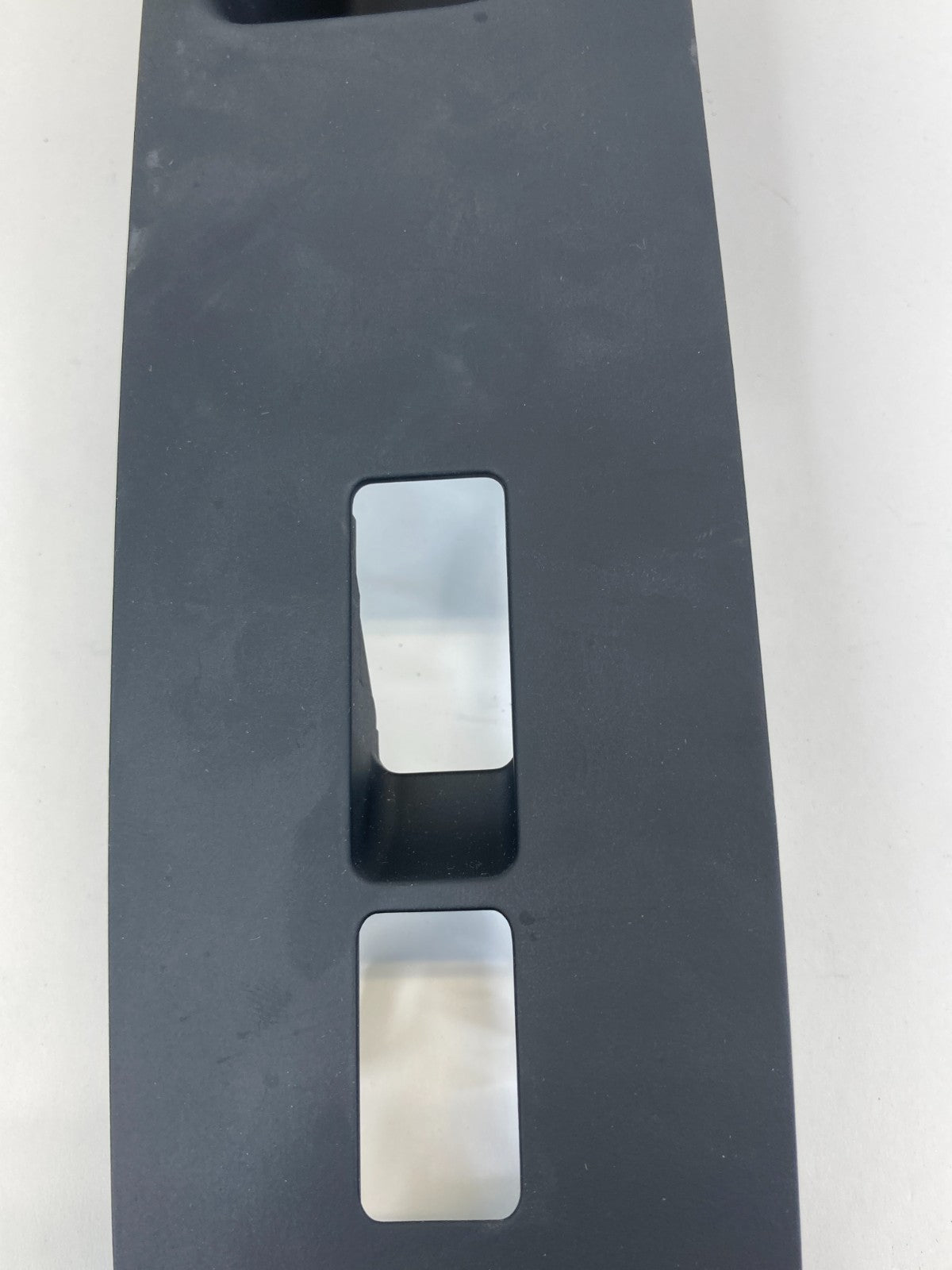 2011-2015 Kia Sorento Front Right Window Switch Bezel Trim 93575-2P000VA OEM