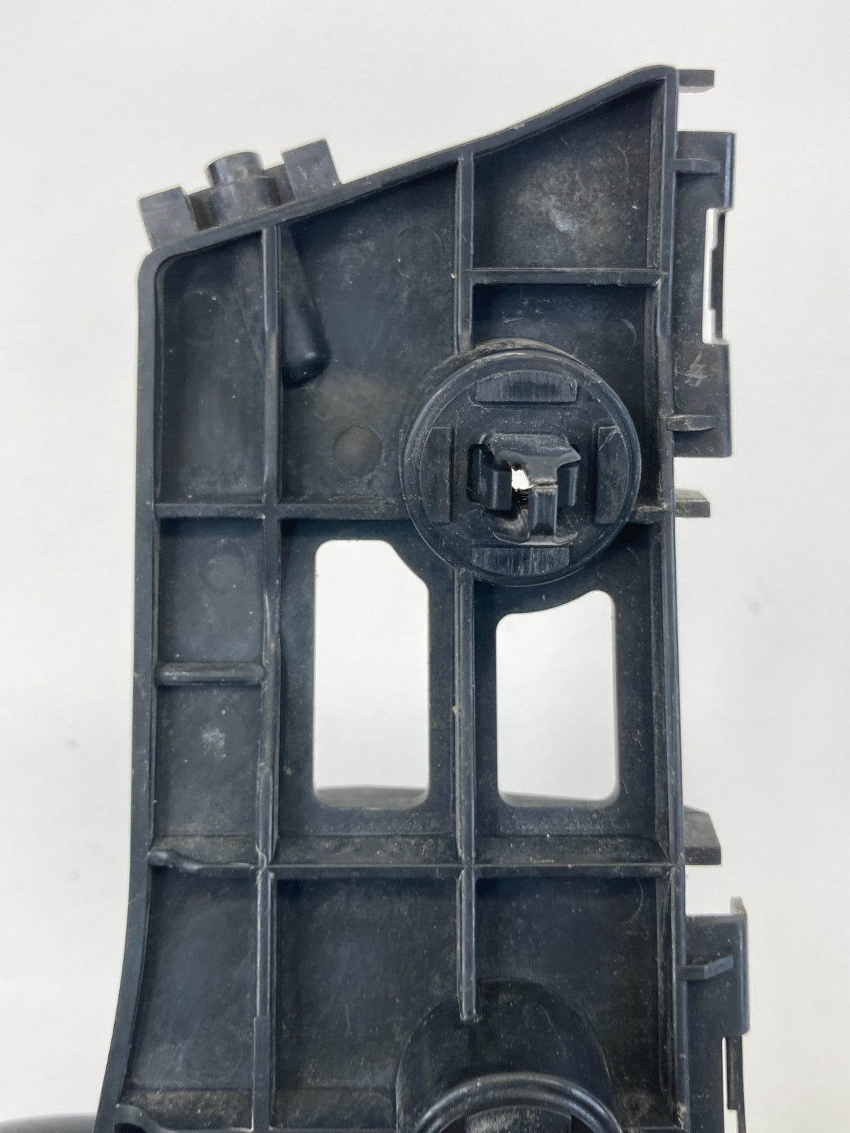 10-15 Toyota Prius Front Left Driver Side Bumper Retainer Support Bracket OEM