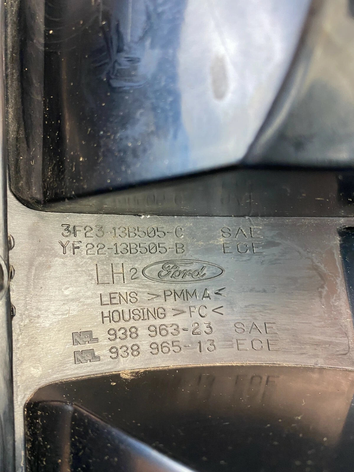 1999-2003 FORD WINDSTAR REAR LEFT TAILLIGHT TAIL LAMP ASSEMBLY YF22-13B505-B OEM