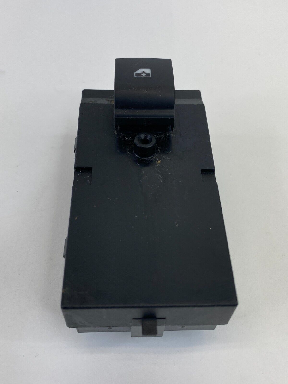 2013-2015 Chevrolet Malibu Front Right Side Door Power Window Switch 13305370