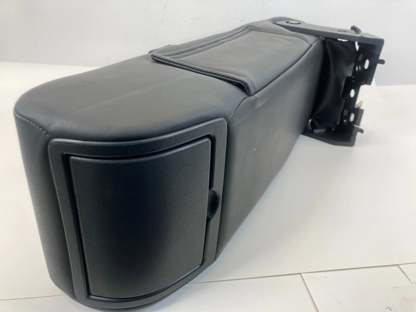 2007 2008 INFINITI G35 SEDAN REAR SEAT CENTER ARMREST WITH CUP HOLDER UNIT OEM