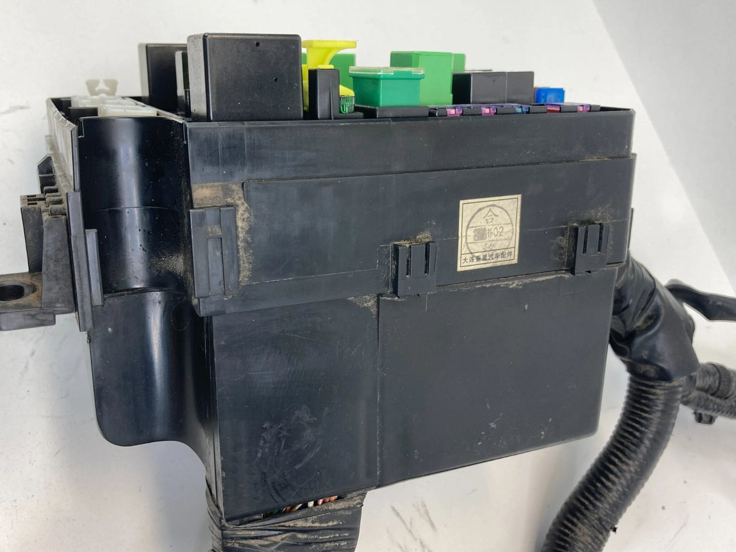 2008-2013 MITSUBISHI OUTLANDER 2.4L L4 16V ENGINE COMPARTMENT FUSE JUNCTION BOX