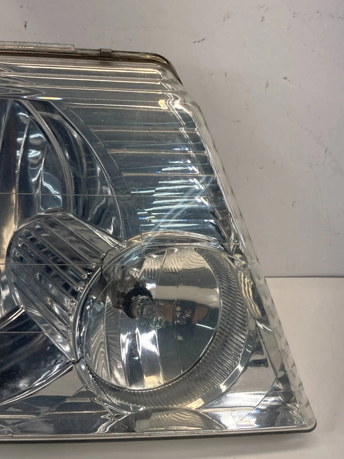 2002-2005 FORD EXPLORER FRONT RIGHT PASSENGER SIDE HEADLIGHT HEAD LIGHT LAMP OEM