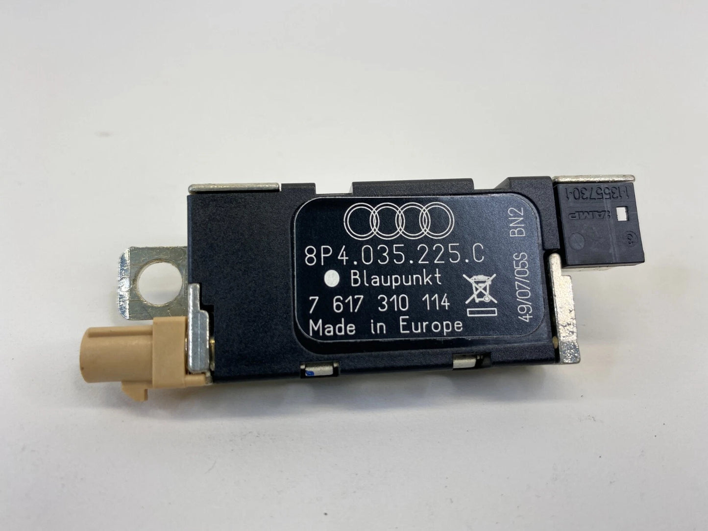 2008-2013 AUDI A3 UPPER ANTENNA BOOSTER MODULE 8P4-035-225-C OEM