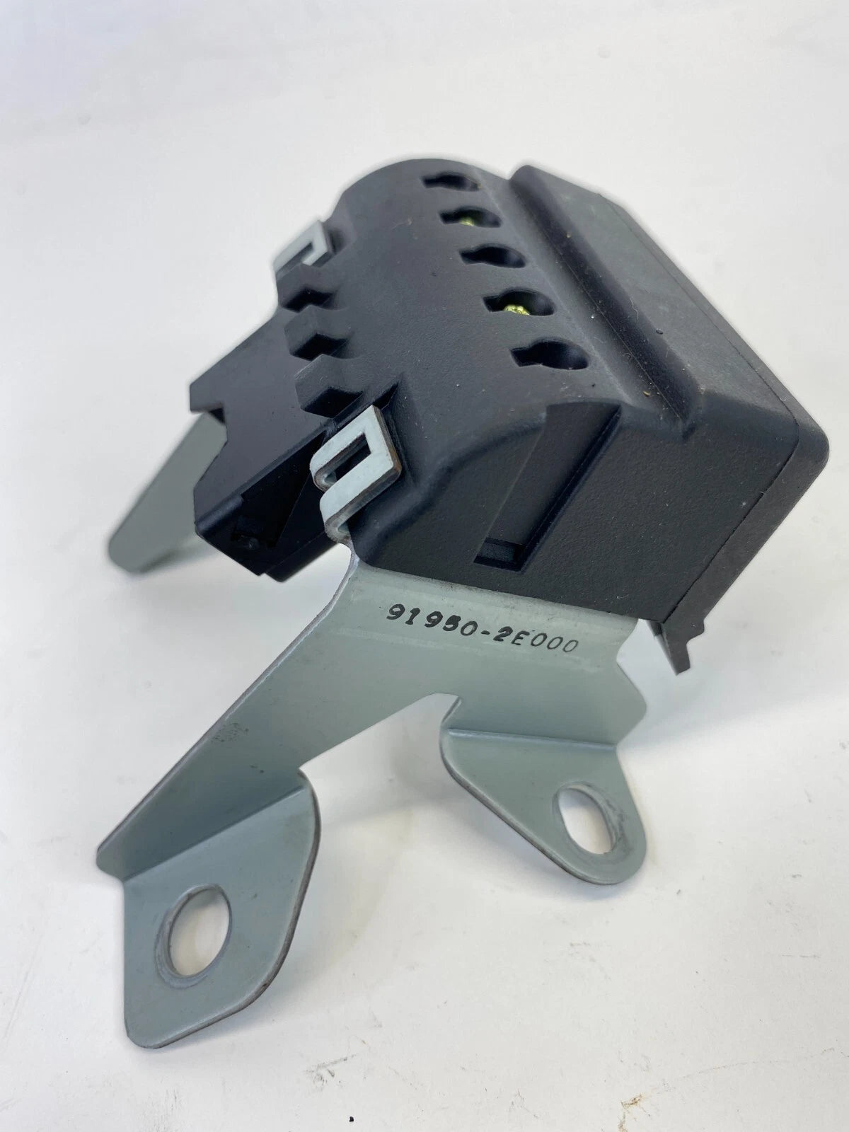 2006-2009 HYUNDAI TUCSON REAR TAILGATE HATCH GLASS CONTACT CONNECTOR 91950-2E000