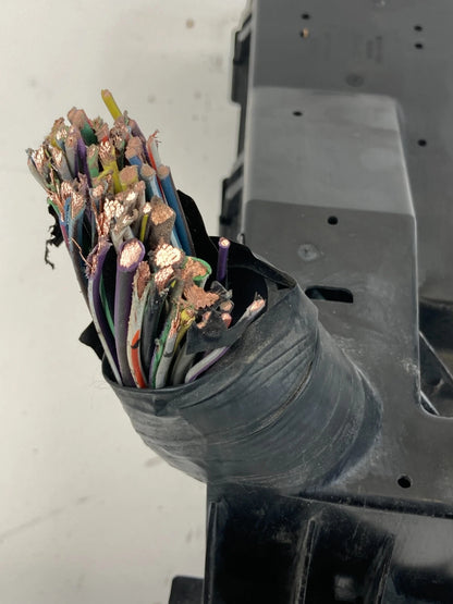 2008 FORD ESCAPE 3.0L V6 A/T ENGINE COMPARTMENT FUSE BOX RELAY JUNCTION BLOCK