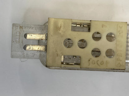 05-18 AUDI A6 QUATTRO GLOVE BOX LIGHT PANEL COURTESY LAMP LIGHT 8D0947415 OEM