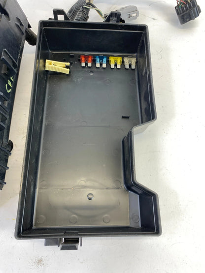 1992-2002 ISUZU TROOPER ENGINE FUSE AND RELAY BLOCK BOX ASSEMBLY OEM