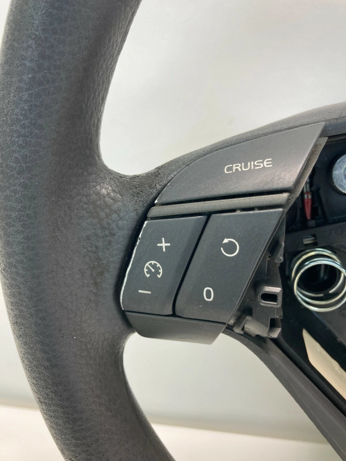2001-2004 VOLVO S60 STEERING WHEEL 3 SPOKE W/CRUISE & RADIO CONTROL SWITCH OEM