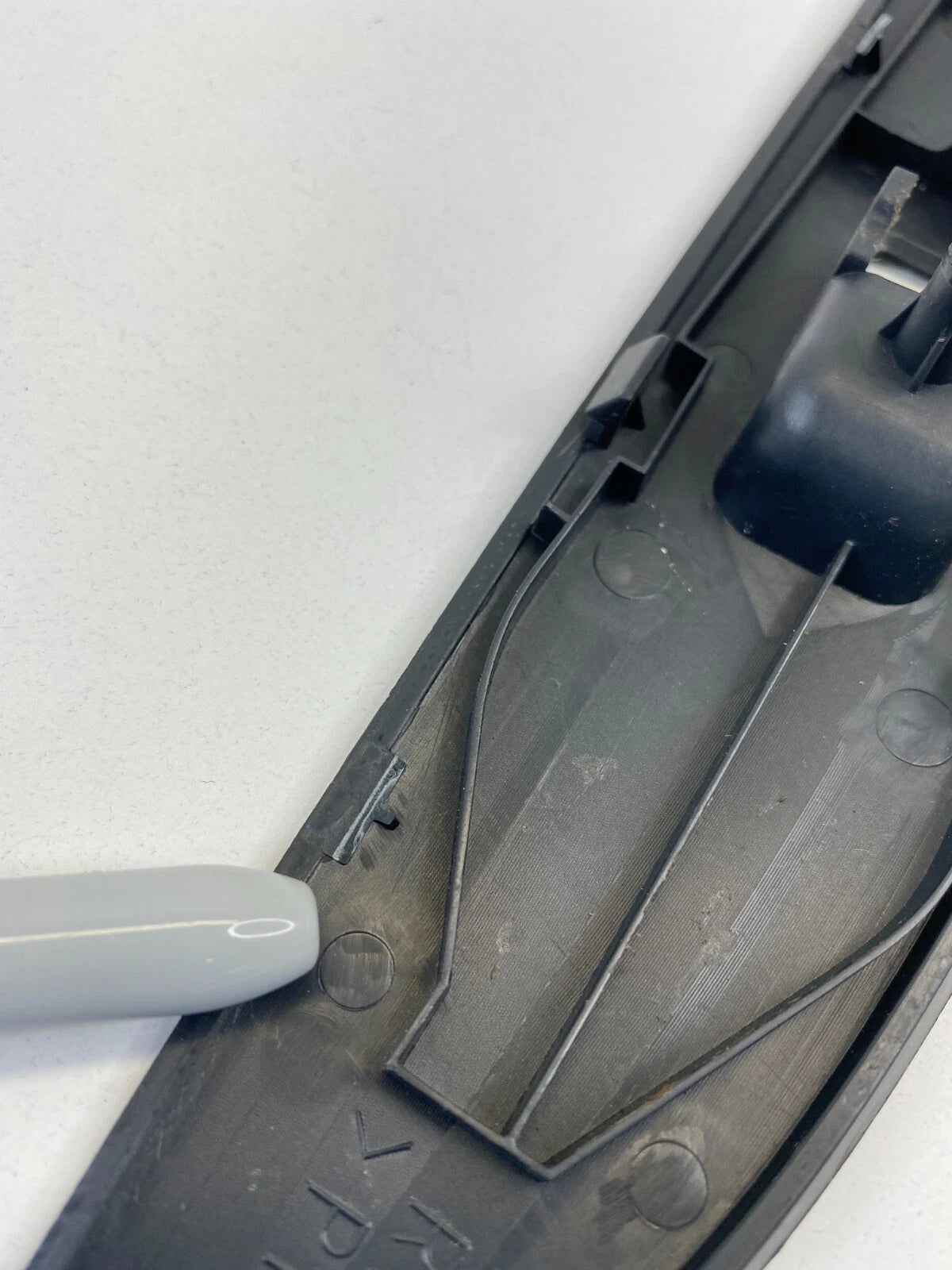 04-09 MAZDA 3 MAZDA3 FRONT RIGHT SIDE DOOR WINDOW SWITCH COVER BEZEL BN8F-4281J