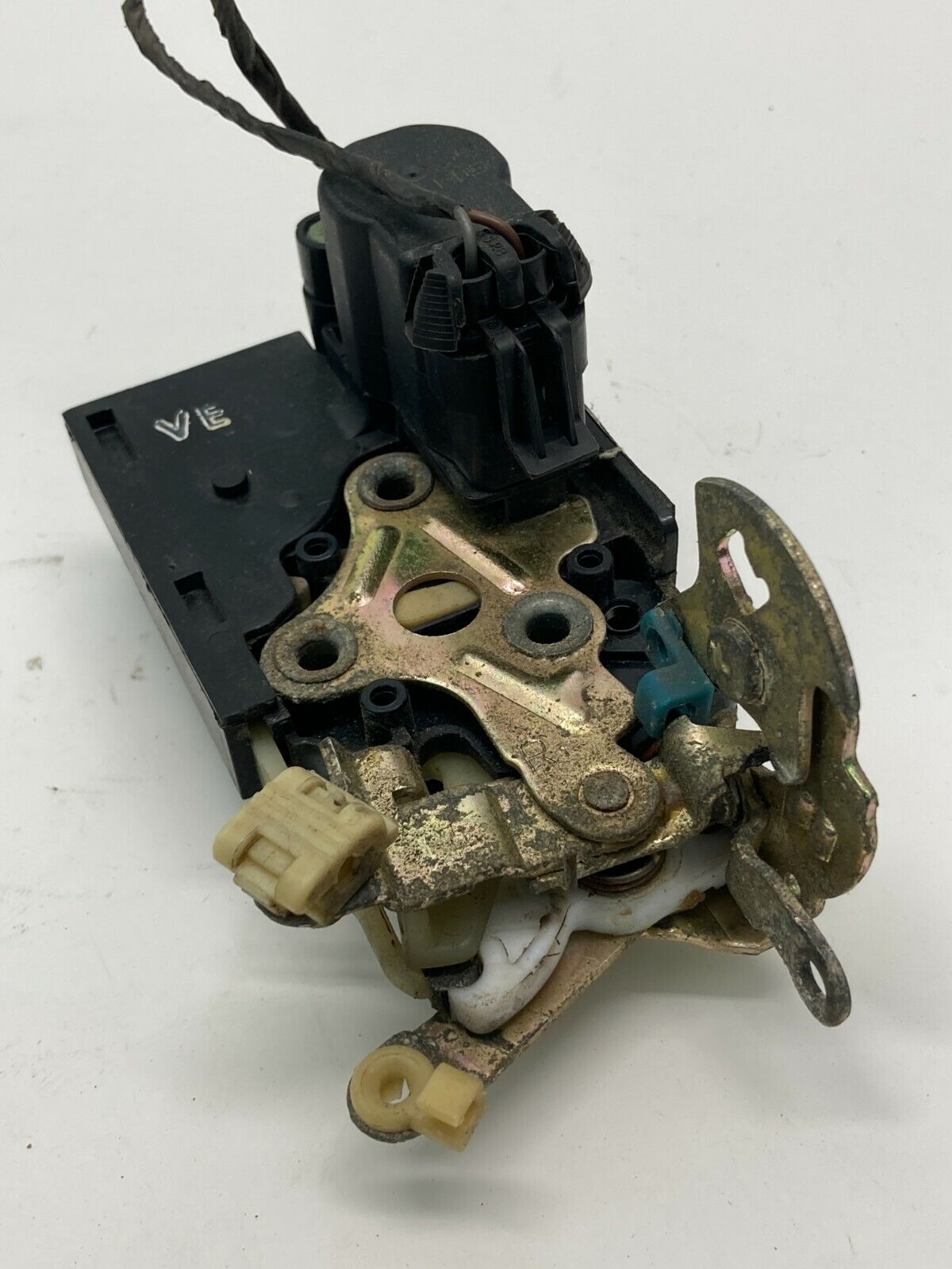 1999-2002 Daewoo Leganza Front Right Passenger Door Lock Latch Release Actuator