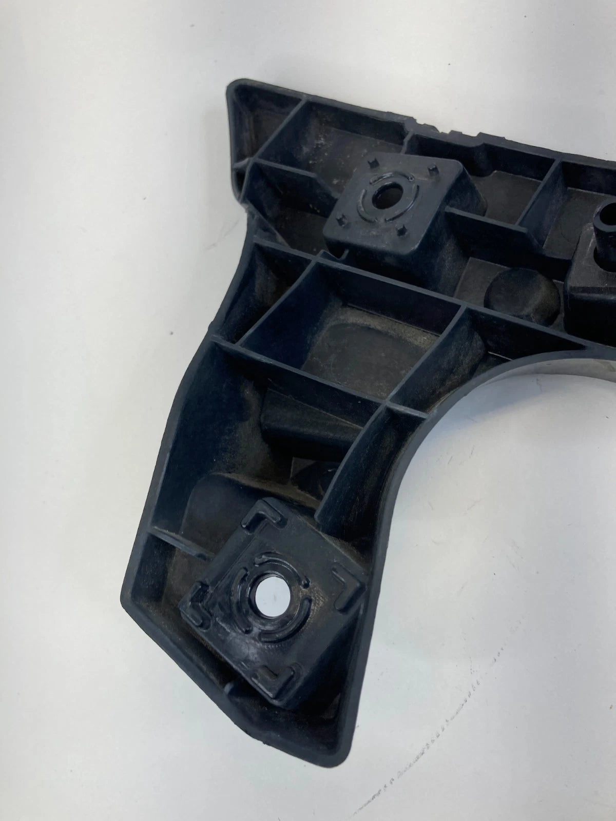 2013 14 15 16 17 18 2019 FORD FUSION FRONT RIGHT SIDE BUMPER BRACKET MOUNT OEM