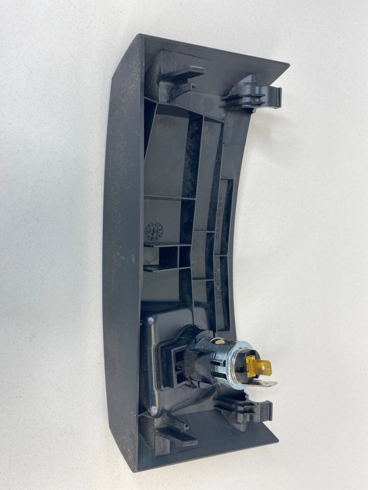 2006-2013 MERCEDES R350 REAR CENTER CONSOLE 12V POWER SOCKET TRIM OEM