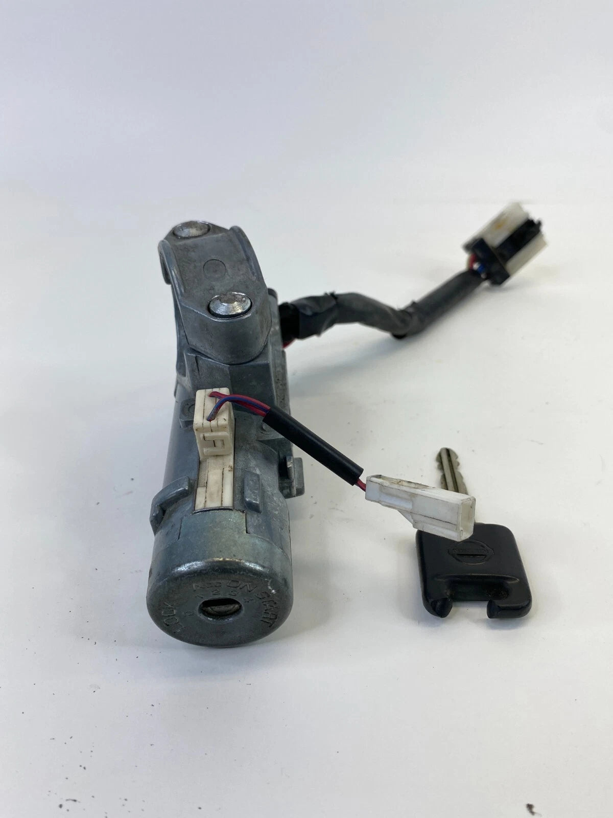 2004 04 Nissan Xterra 3.3L 12V 4WD AT Ignition Switch Lock Cylinder & Key OEM