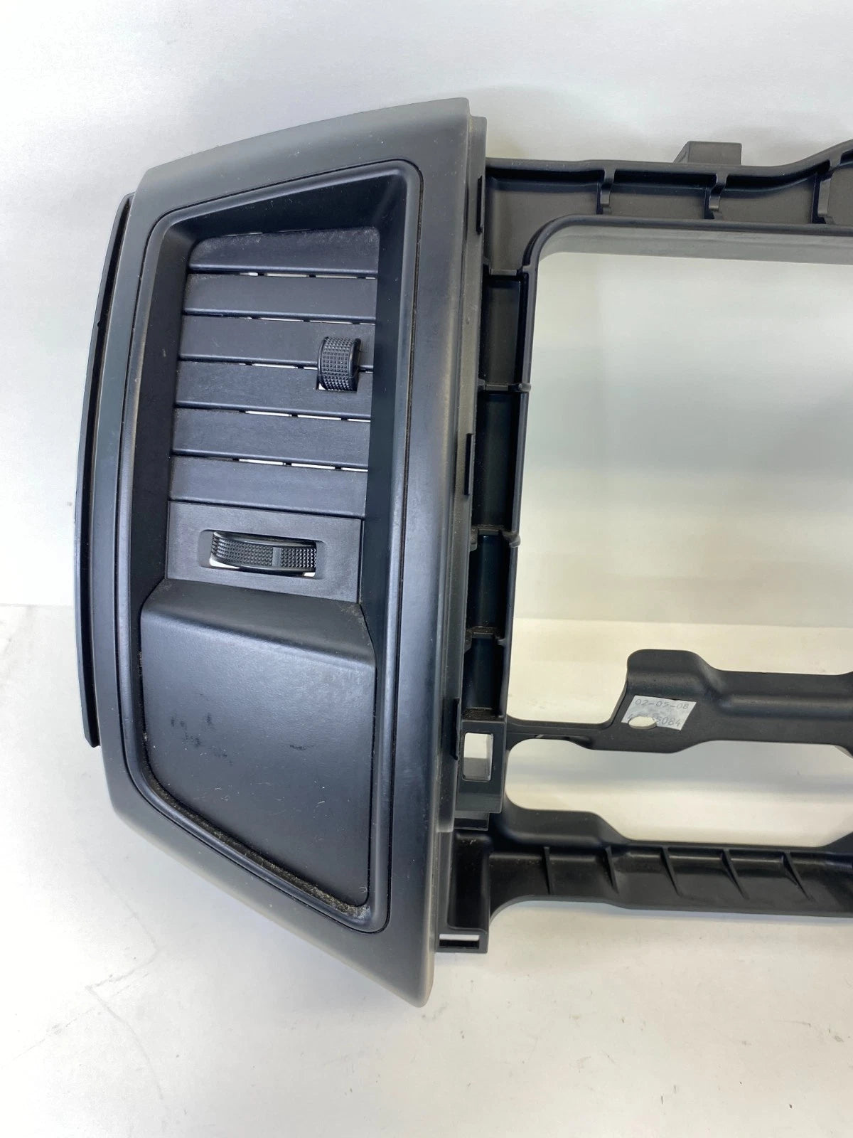 05-11 TOYOTA TACOMA CENTER DASH BEZEL RADIO TRIM W/ AIR VENT 55680-040200 OEM
