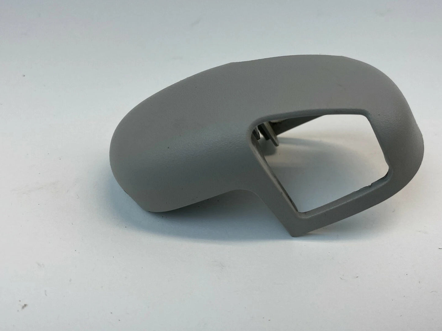 2008-2010 CHRYSLER TOWN & COUNTRY UPPER SEAT BELT ADJUSTER BOLT CAP COVER TRIM