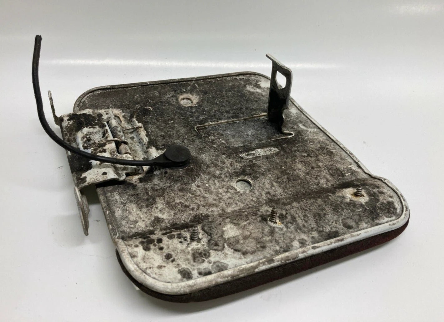 2000-2003 CADILLAC DEVILLE FUEL GAS DOOR TANK LID COVER 800J WHITE PEARL OEM