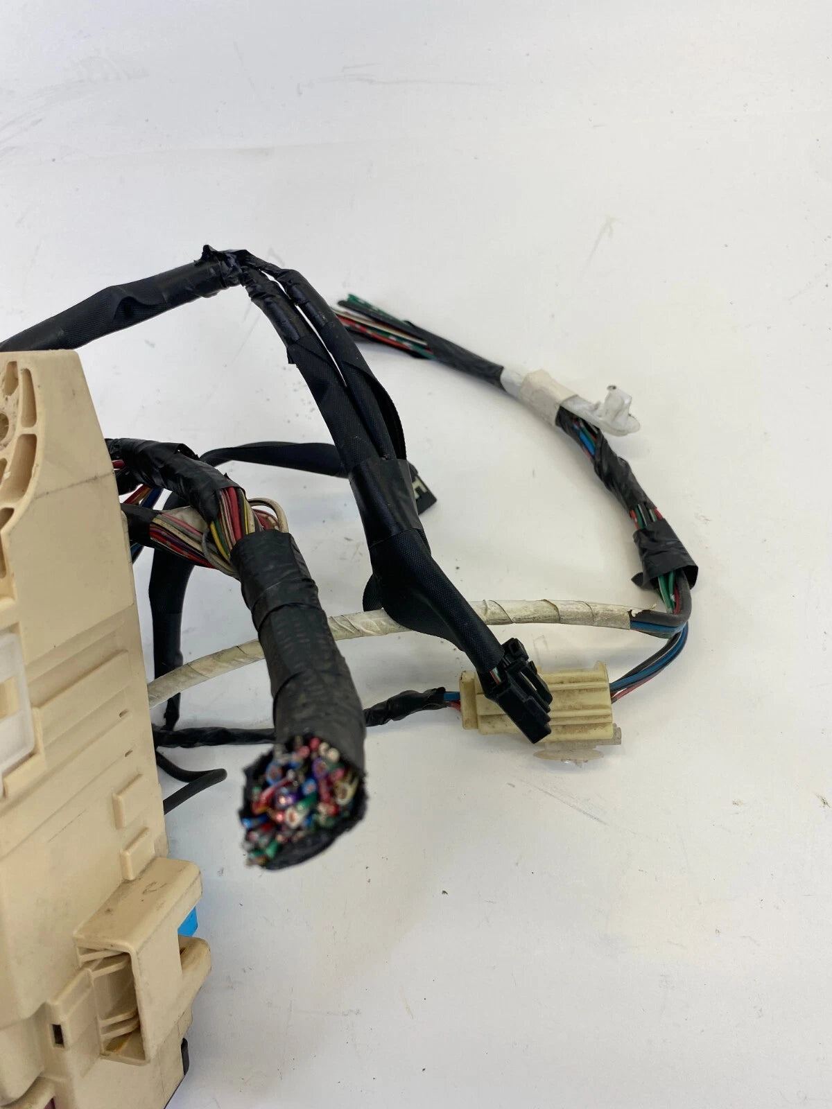 04-06 TOYOTA SOLARA COUPE 2.4L AT INTERIOR CABIN UNDER DASH FUSE RELAY BOX OEM