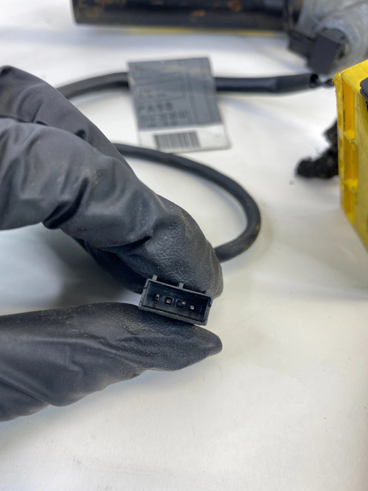 2003-2006 RANGE ROVER FRONT LEFT DRIVER SIDE SEAT BELT BUCKLE FR LH 83697210 OEM