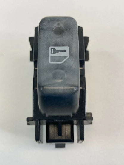 2003-2008 TOYOTA COROLLA COROLLA FRONT RIGHT PASSENGER DOOR LOCK BUTTON SWITCH