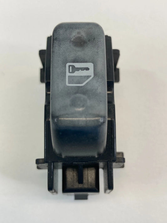 2003-2008 TOYOTA COROLLA COROLLA FRONT RIGHT PASSENGER DOOR LOCK BUTTON SWITCH