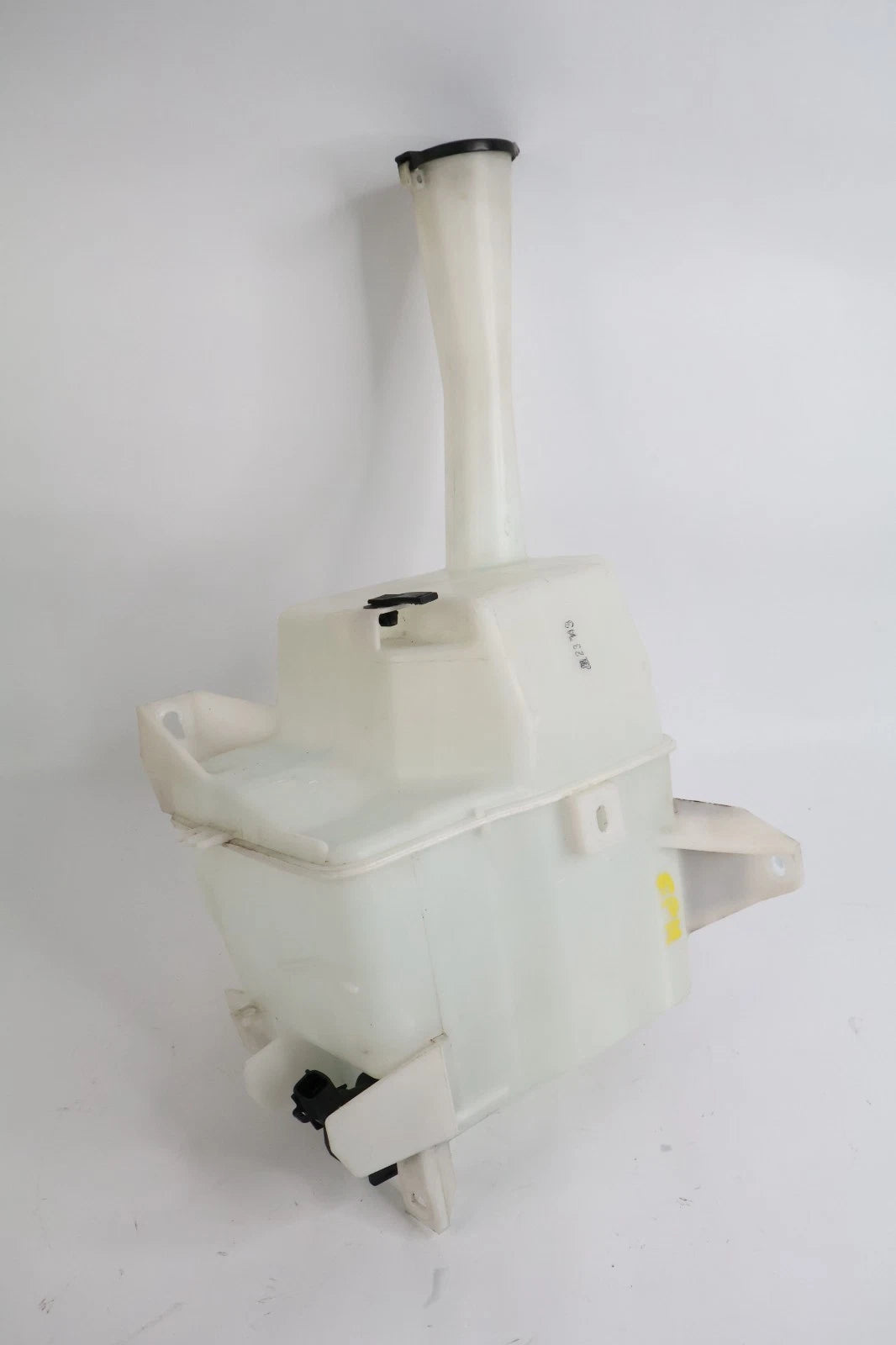 2004-2020 TOYOTA SIENNA WINDSHIELD WASHER FLUID RESERVOIR WITH PUMP 060851-096