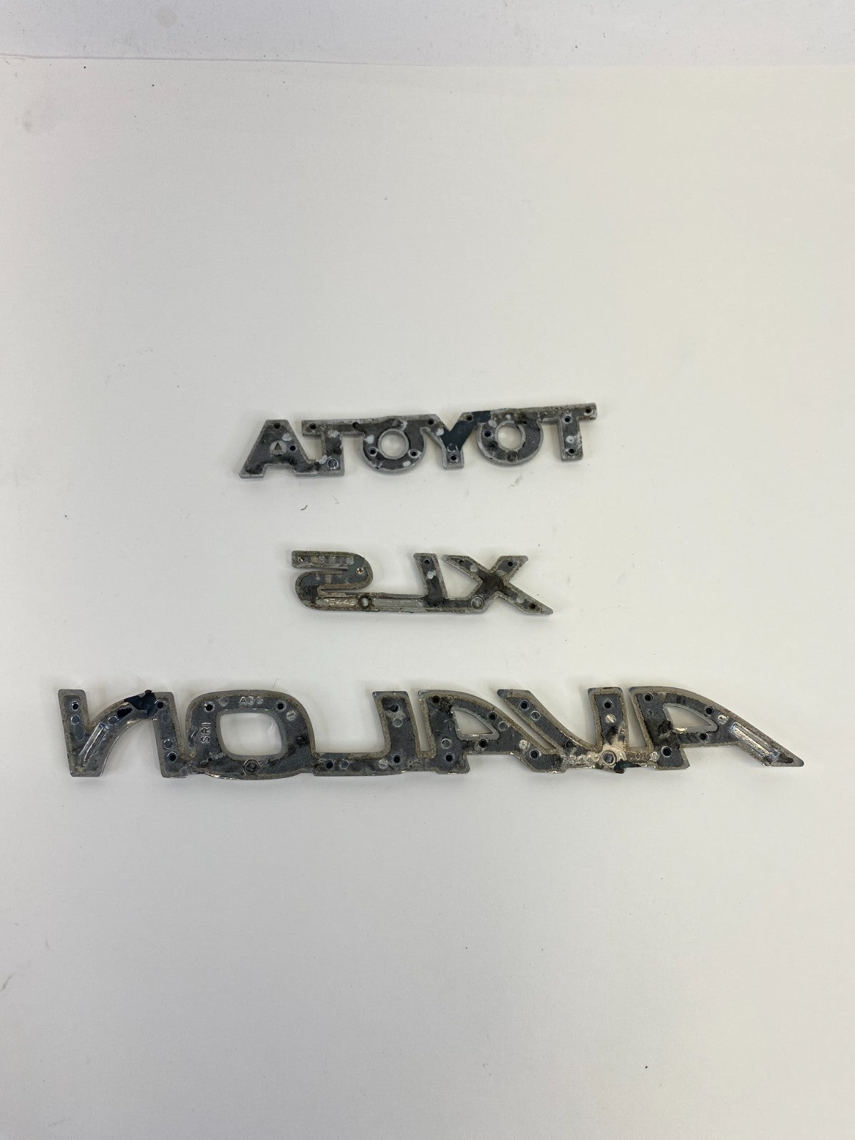 2000-2004 Toyota Avalon XLS Rear Trunk Lid Emblem Logo Nameplate Set OEM