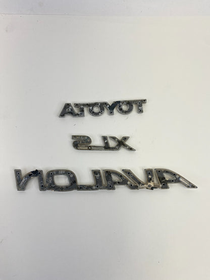 2000-2004 Toyota Avalon XLS Rear Trunk Lid Emblem Logo Nameplate Set OEM