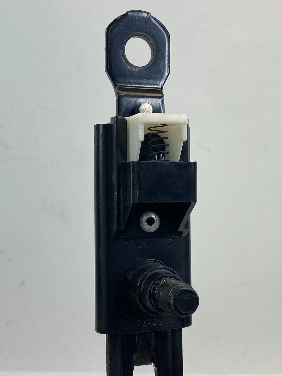2006-2010 HYUNDAI SONATA SEDAN FRONT LEFT DRIVER SIDE SEAT BELT HEIGHT ADJUSTER
