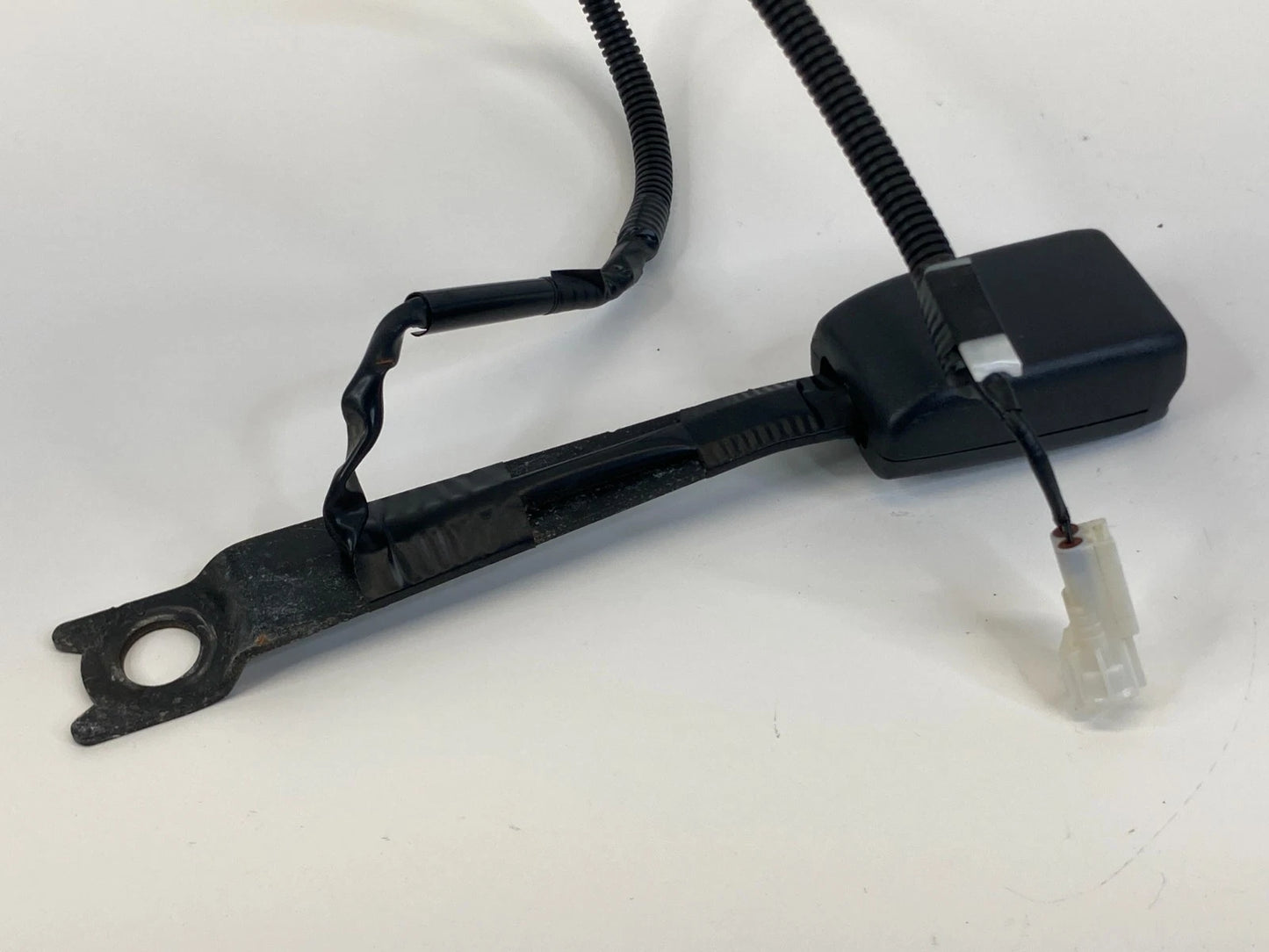 2008-2010 SCION XD FRONT RIGHT PASSENGER SIDE SEAT BELT BUCKLE OEM