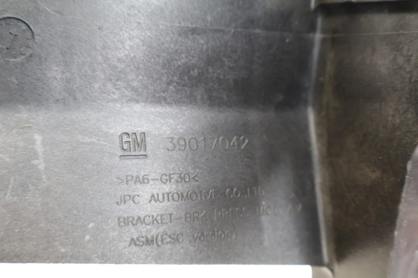 2016-2019 CHEVROLET CRUZE 1.4L ABS PUMP BRAKE SUPPORT BRACKET HOLDER 39017042