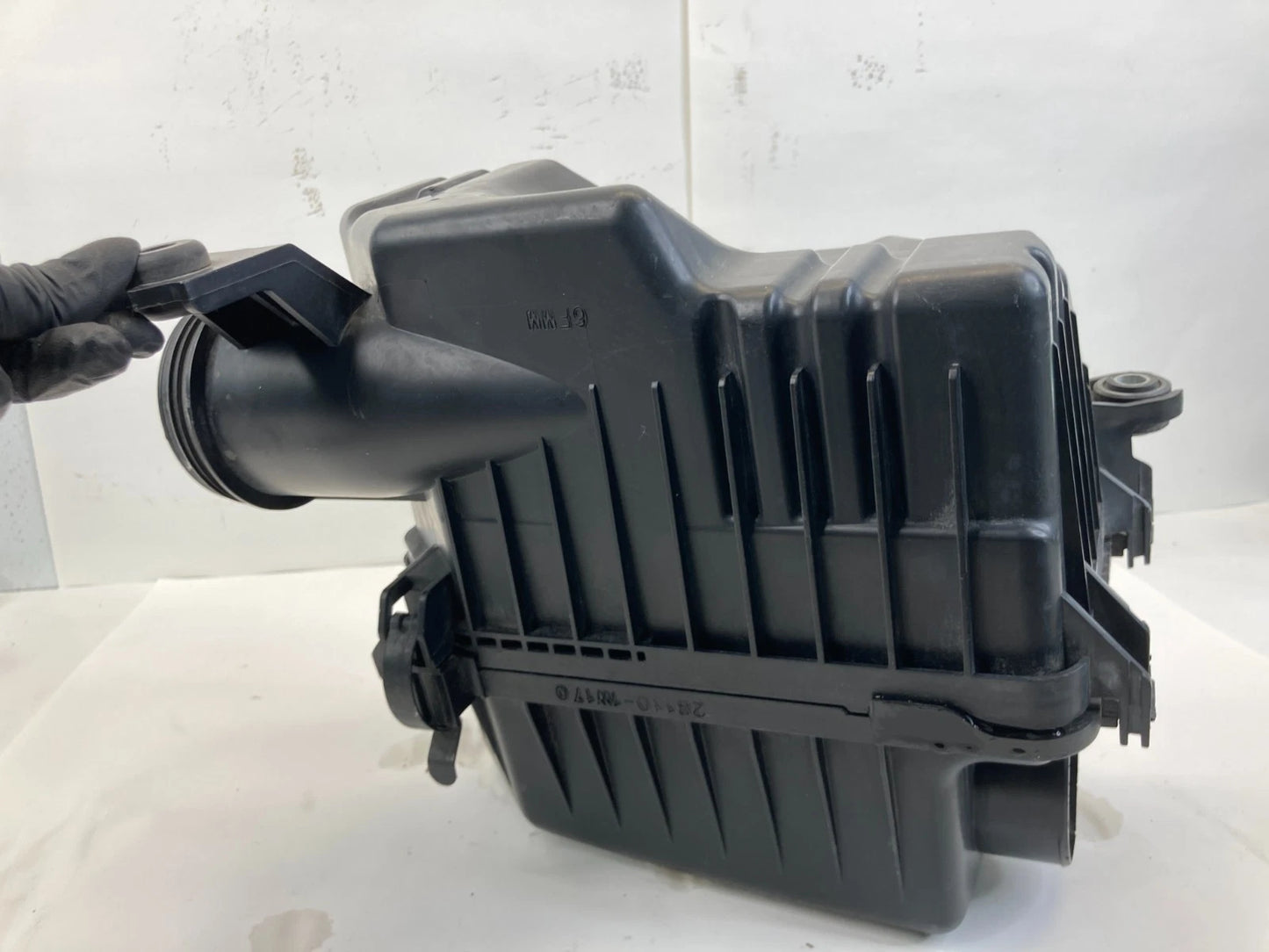 2016 2017 Kia Rio 1.6L Air Intake Cleaner Box Filter Housing Assy 28110-1W170