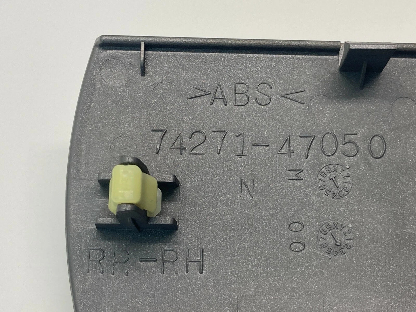 04-09 TOYOTA PRIUS REAR RIGHT DOOR WINDOW CONTROL SWITCH W/ BEZEL OEM 7427147050