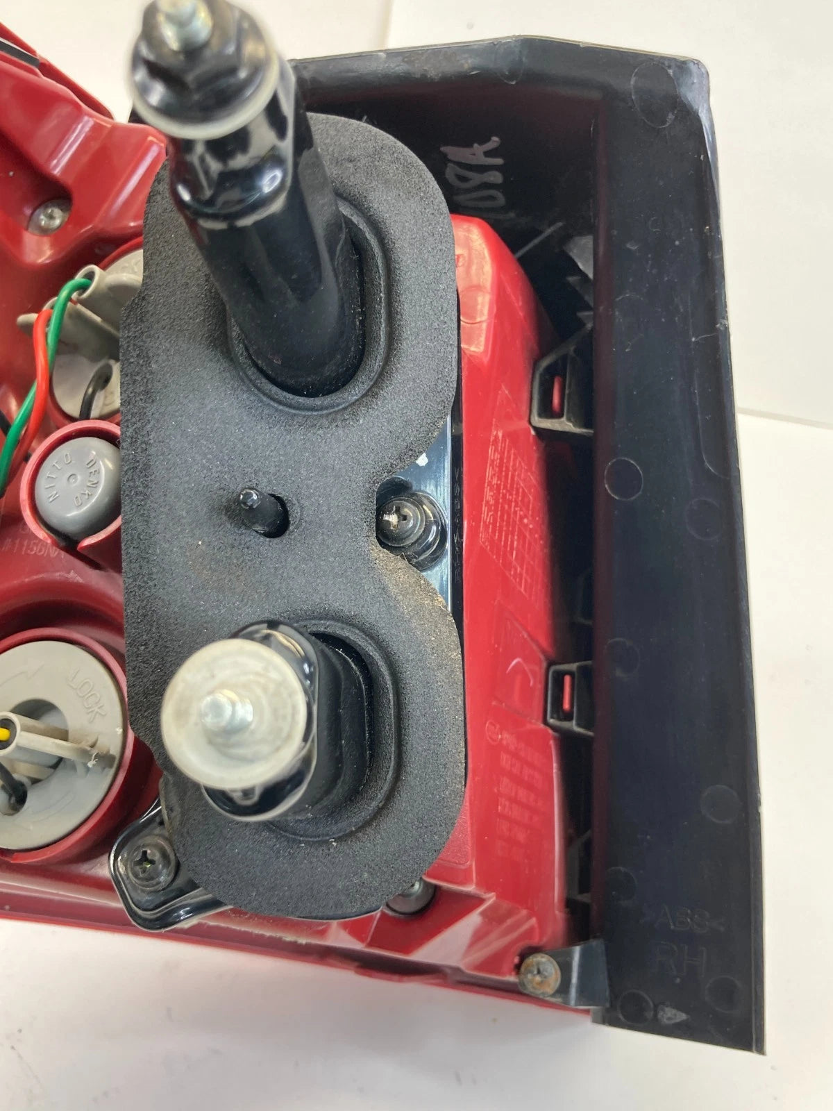 2016-2018 KIA SORENTO REAR RIGHT PASSENGER OUTER TAILLIGHT TAIL LIGHT LAMP OEM