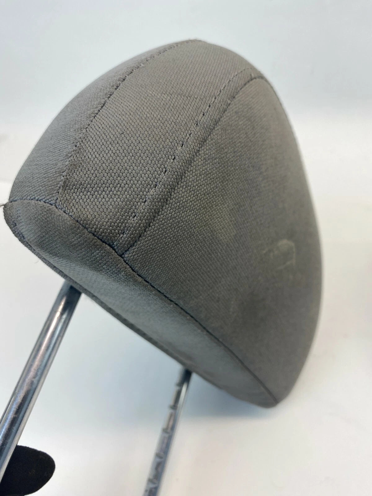 2008-2010 SATURN VUE FRONT SEAT HEADREST LEFT & RIGHT HEAD REST SET OEM