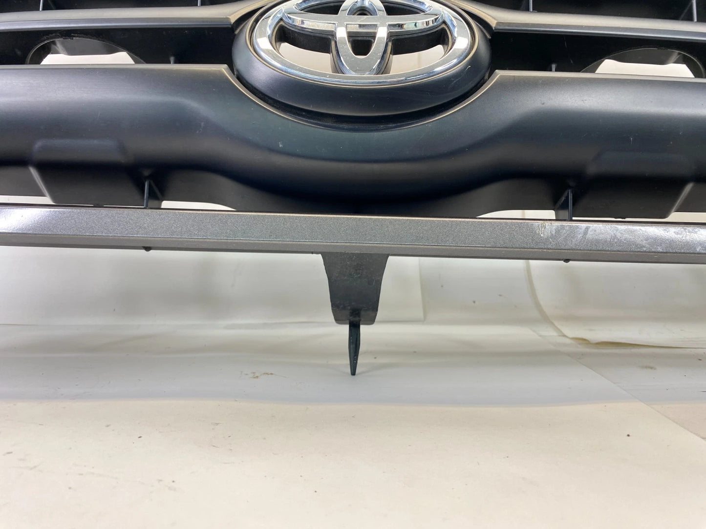 2005-2011 TOYOTA TACOMA FRONT BUMPER UPPER GRILLE 53100-04350 OEM