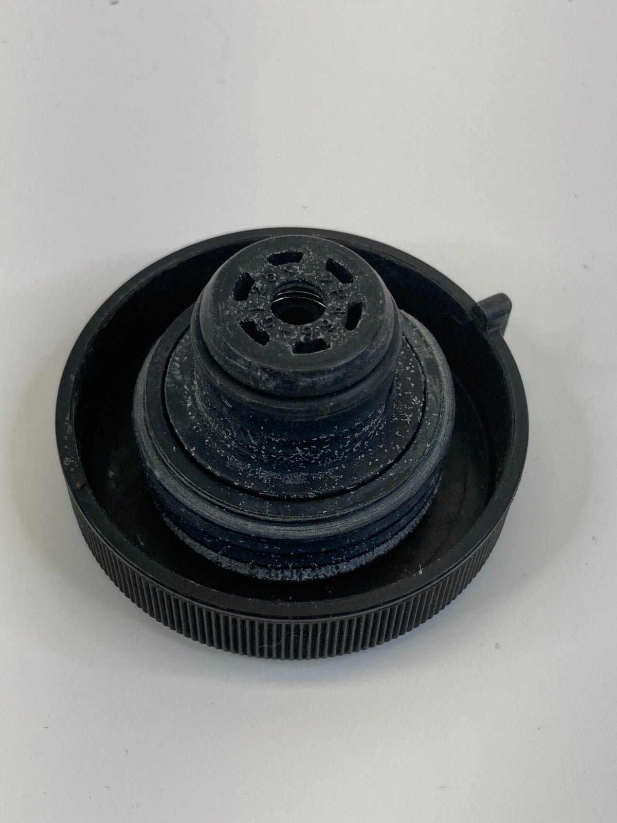 2010-2022 TOYOTA PRIUS 1.8L L4 RADIATOR COOLANT RESERVOIR TANK FLUID COVER CAP
