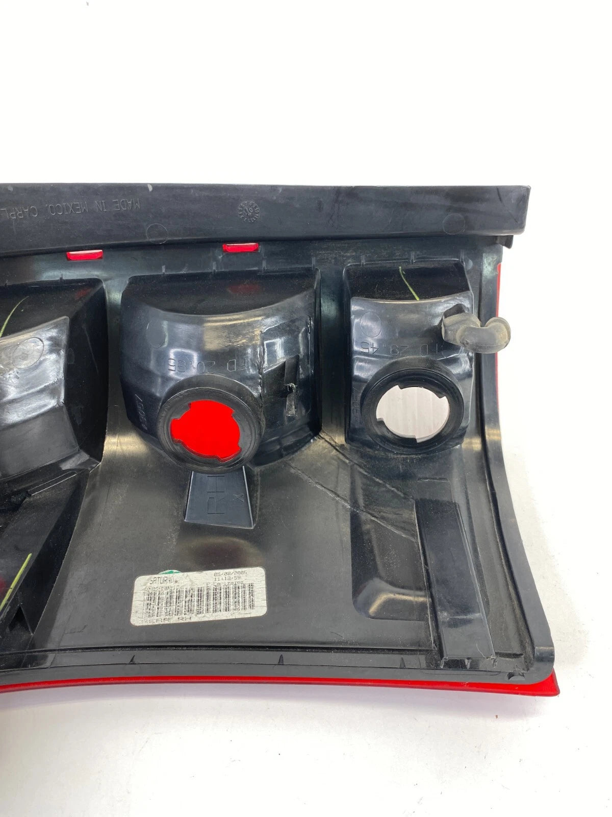 2002-2007 SATURN VUE REAR RIGHT PASSENGER TAIL LIGHT TAILLIGHT TAILLAMP 15851056