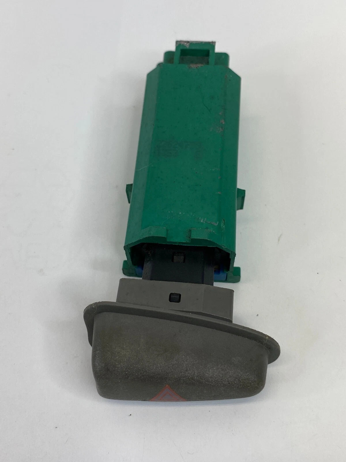 1999-2005 PONTIAC GRAND AM EMERGENCY HAZARD LIGHT CONTROL BUTTON SWITCH OEM