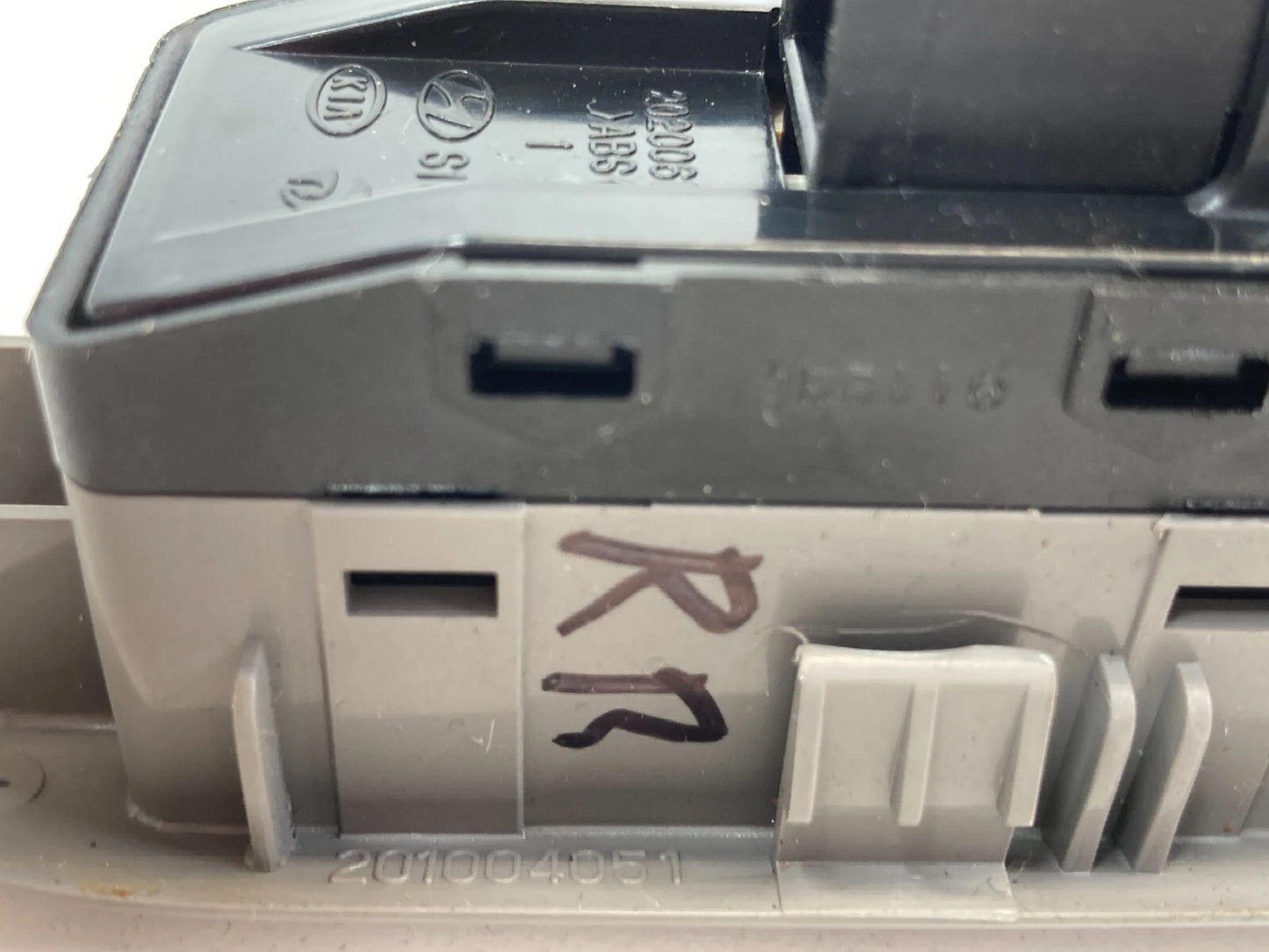 2006-2012 KIA SEDONA REAR RIGHT SIDE DOOR POWER WINDOW SWITCH ASSEMBY RR RH OEM