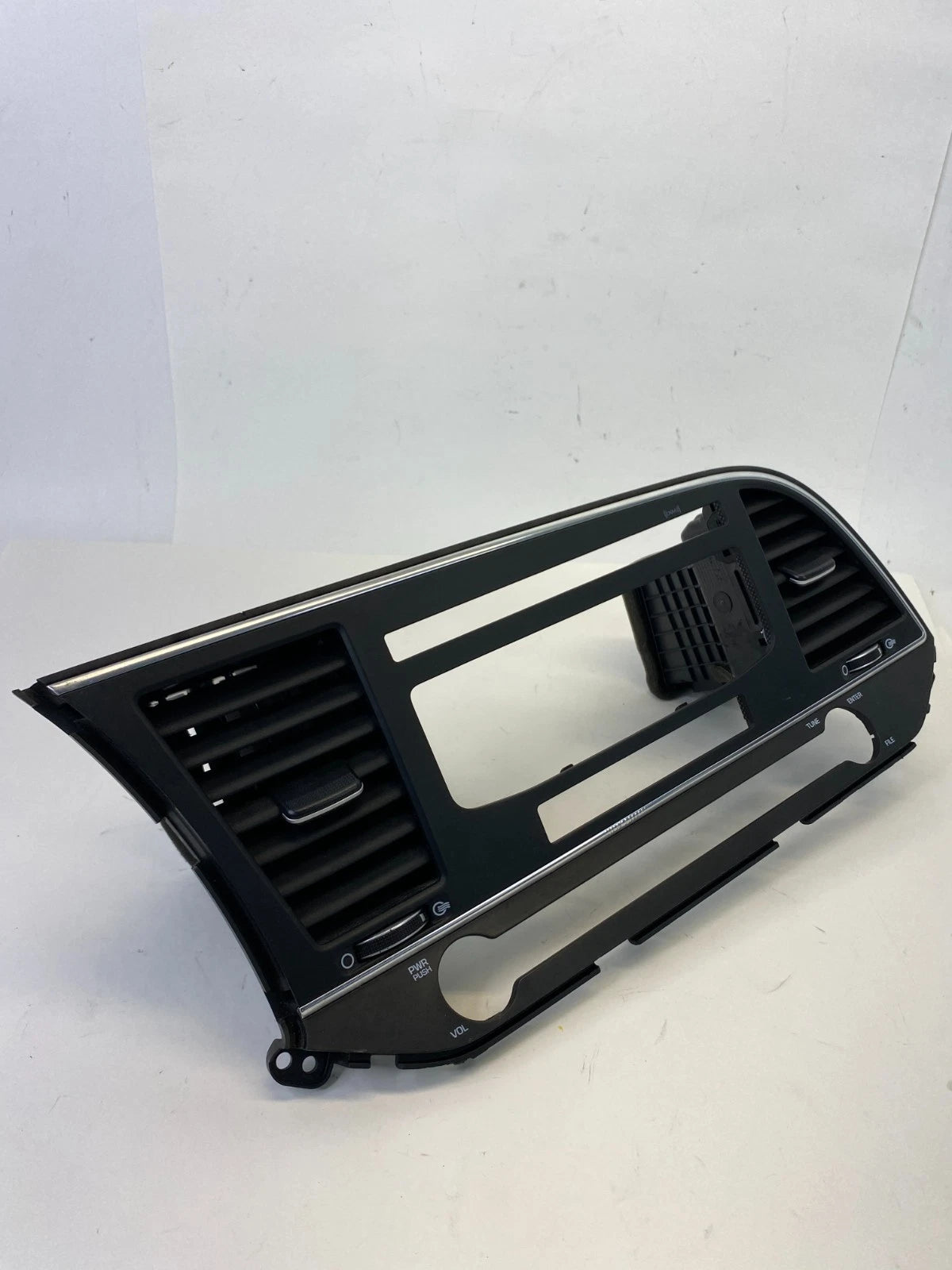 2017 2018 HYUNDAI ELANTRA CENTER DASH RADIO BEZEL TRIM W/ AIR VENT 84704-F3000