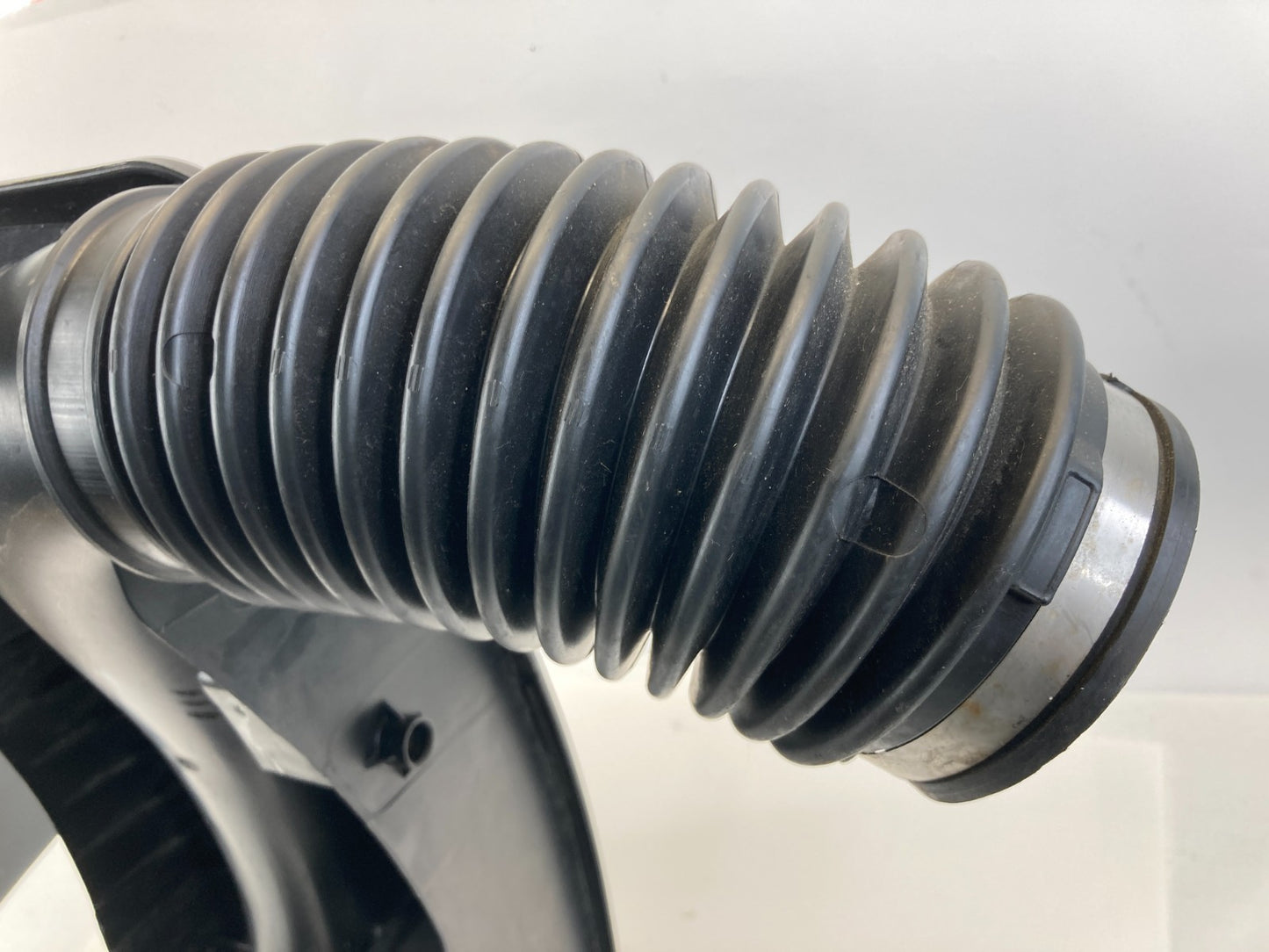 2010-2017 GMC Terrain 2.4L Air Intake Resonator Outlet Duct Hose 20920721 OEM