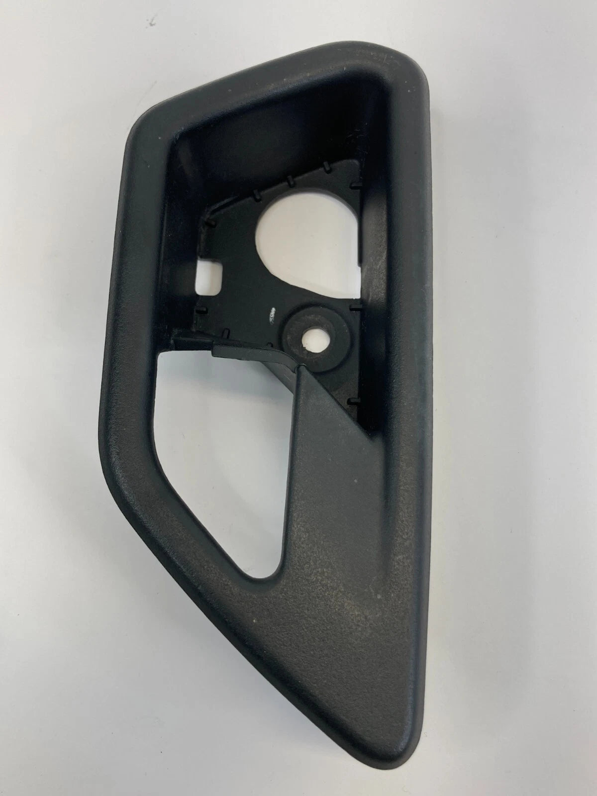 2009 2010 DODGE JOURNEY FRONT RIGHT INTERIOR DOOR HANDLE BEZEL 100000254 OEM