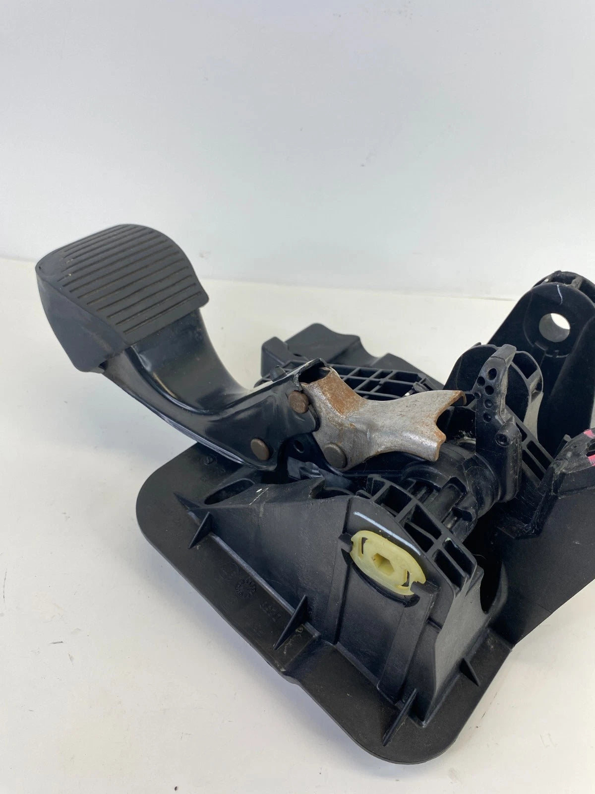 2015-2019 Fiat 500 1.4L Automatic Transmission Brake Pedal & Bracket 53100078