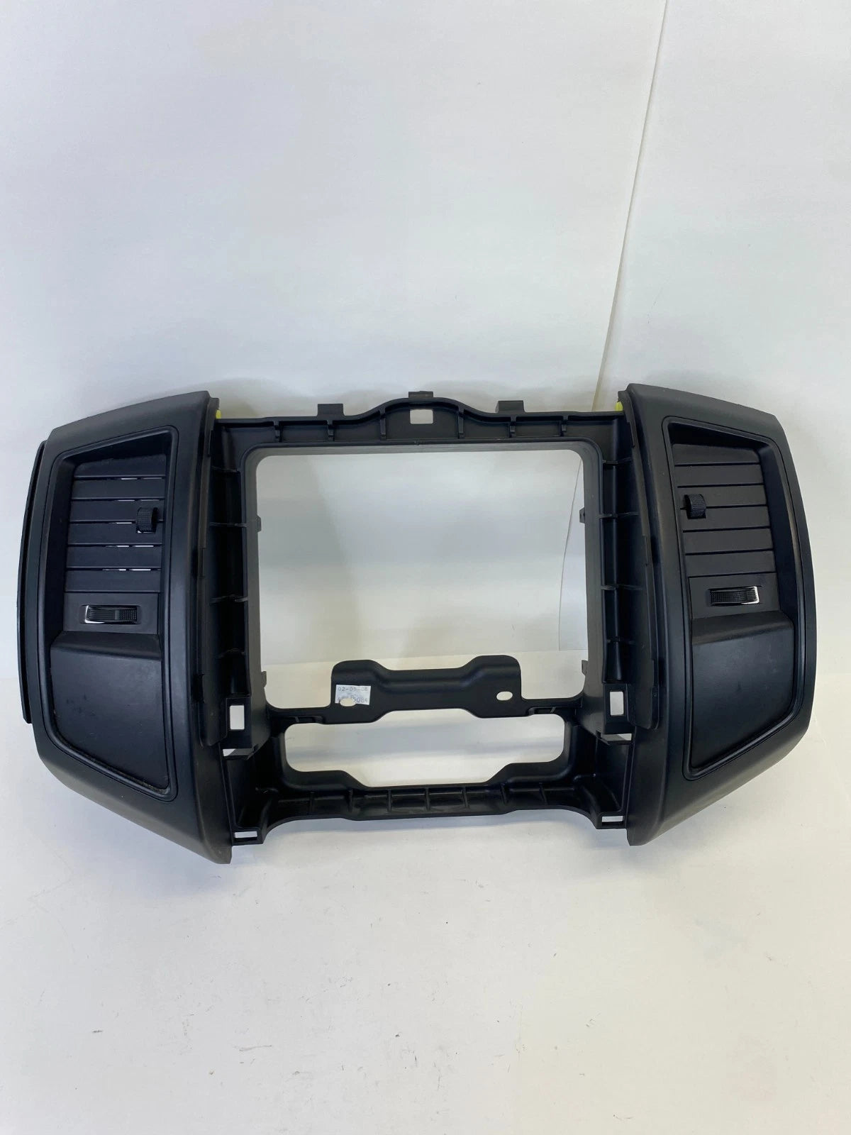 05-11 TOYOTA TACOMA CENTER DASH BEZEL RADIO TRIM W/ AIR VENT 55680-040200 OEM