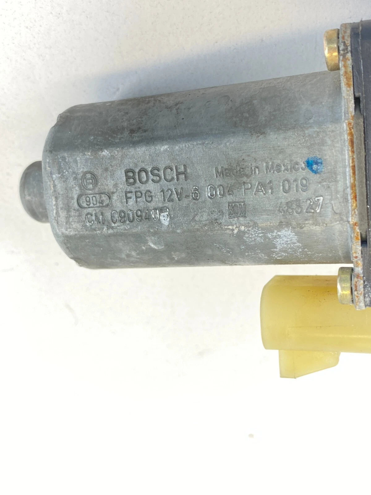 00-05 CHEVROLET IMPALA FRONT RIGHT PASSENGER SIDE DOOR WINDOW MOTOR CM090940B
