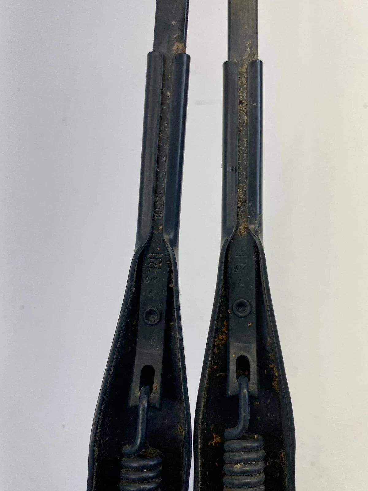 06-09 PONTIAC TORRENT 05-09 EQUINOX FR WINDSHIELD WIPER ARMS SET PAIR LH RH OEM
